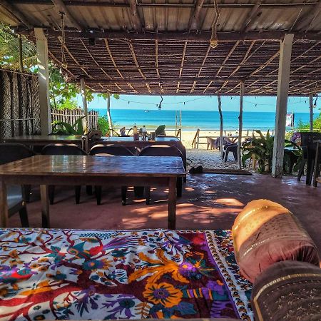 Surya Beach Cafe And Stay ゴカルナ エクステリア 写真
