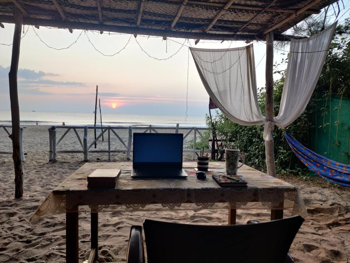 Surya Beach Cafe And Stay ゴカルナ エクステリア 写真