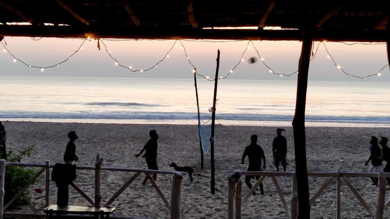 Surya Beach Cafe And Stay ゴカルナ エクステリア 写真
