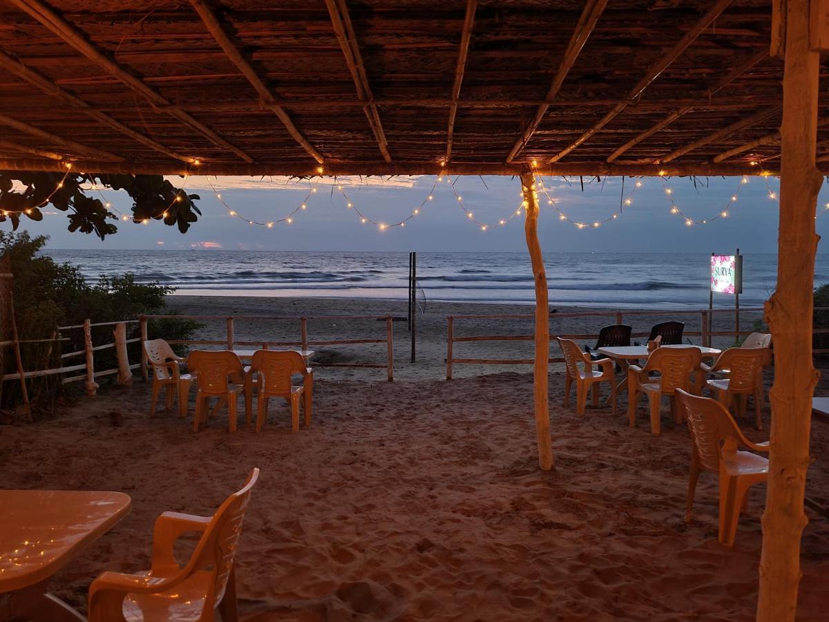 Surya Beach Cafe And Stay ゴカルナ エクステリア 写真