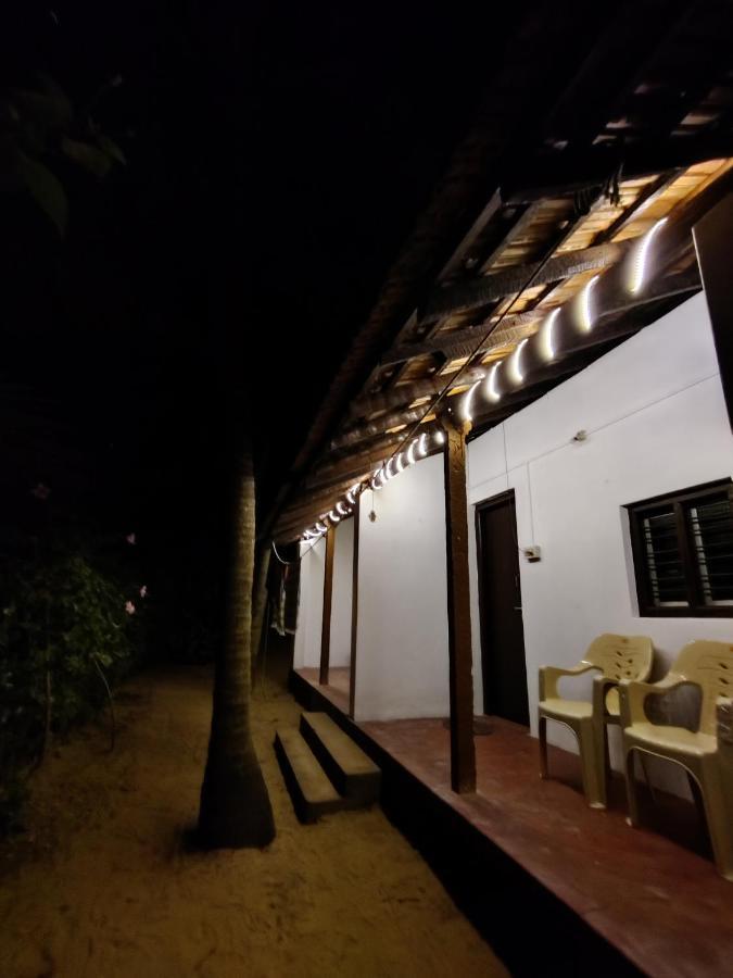 Surya Beach Cafe And Stay ゴカルナ エクステリア 写真