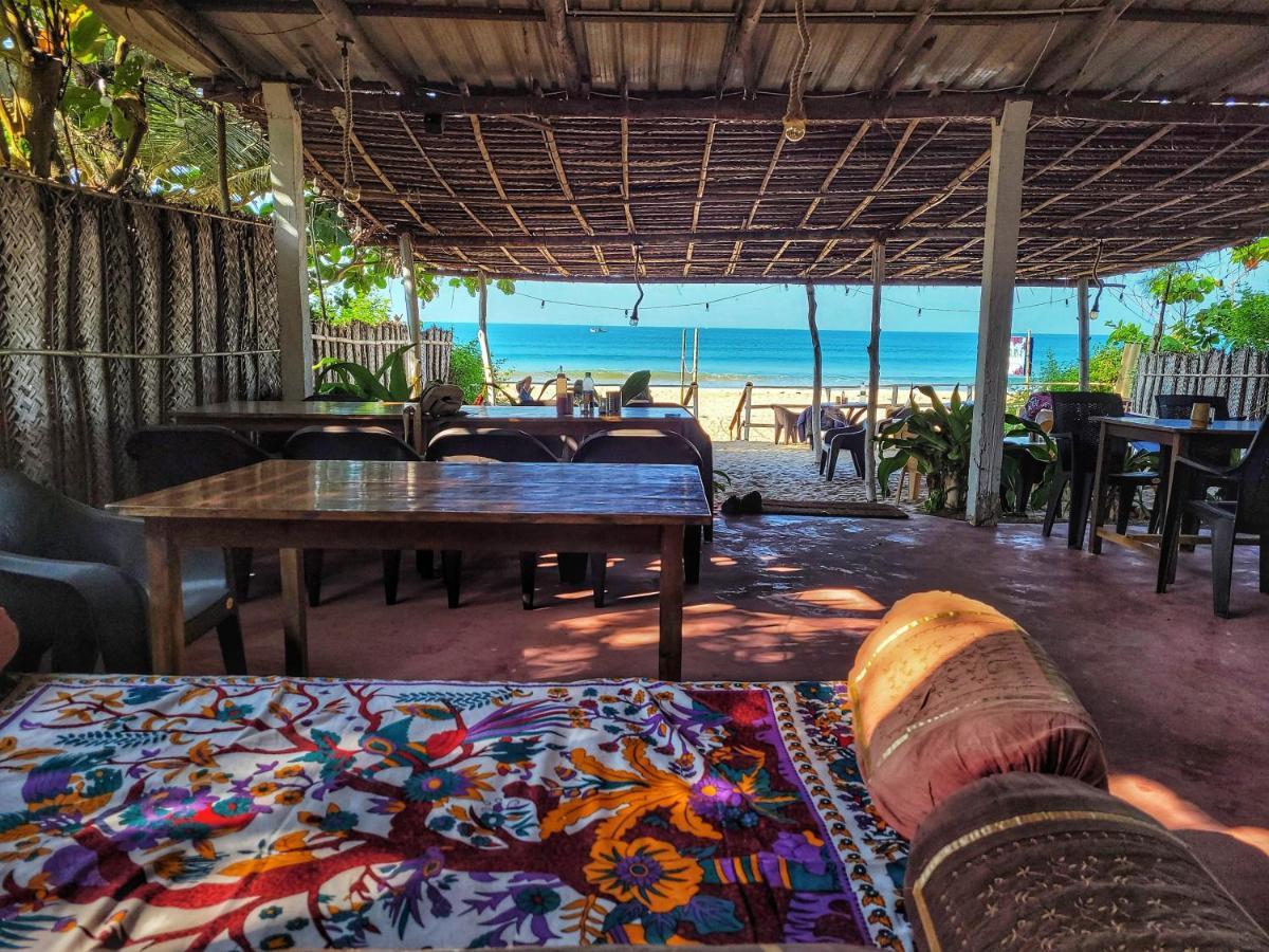 Surya Beach Cafe And Stay ゴカルナ エクステリア 写真